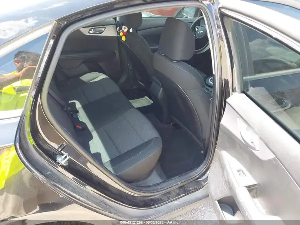 3KPF24AD4NE455882 2022 KIA FORTE - Image 8