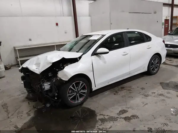 3KPF24AD4NE456241 2022 KIA FORTE - Image 2