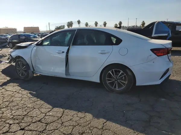 3KPF24AD4NE456918 2022 KIA FORTE - Image 2