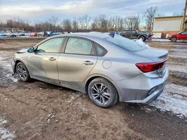 3KPF24AD4NE457695 2022 KIA FORTE - Image 2