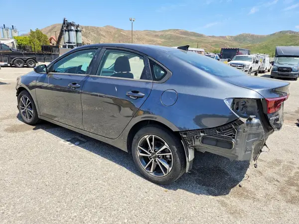 3KPF24AD4NE460497 2022 KIA FORTE - Image 2