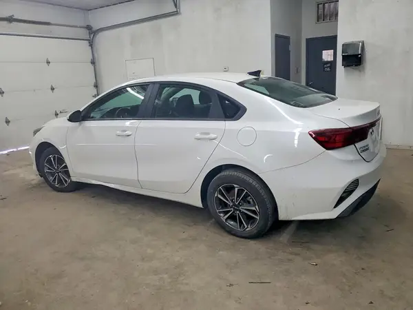 3KPF24AD4NE465523 2022 KIA FORTE - Image 2