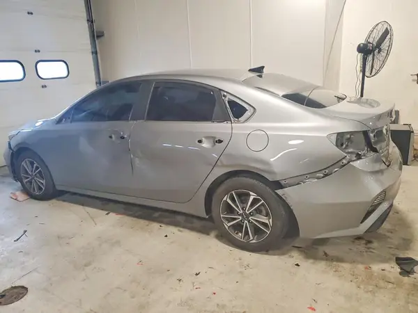 3KPF24AD4NE468552 2022 KIA FORTE - Image 2