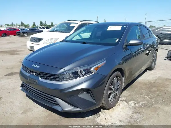 3KPF24AD4NE477980 2022 KIA FORTE - Image 2