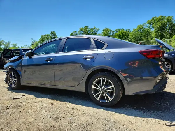 3KPF24AD4NE482046 2022 KIA FORTE - Image 2