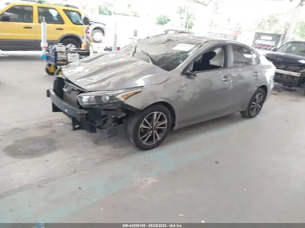 3KPF24AD4NE483701 2022 KIA FORTE - Image 2