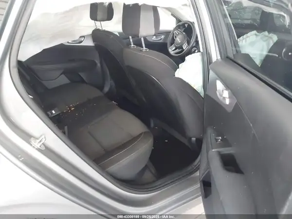 3KPF24AD4NE483701 2022 KIA FORTE - Image 8
