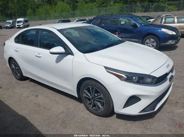 3KPF24AD4NE483844 2022 KIA FORTE - Image 1