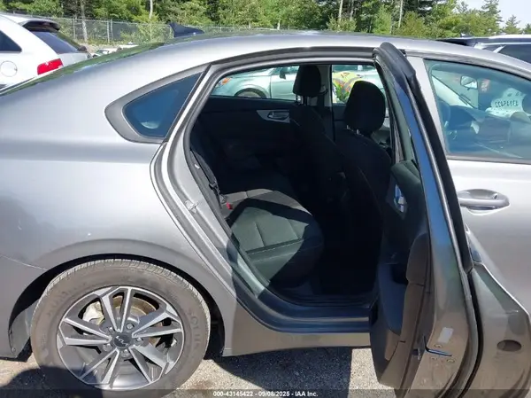 3KPF24AD4NE488395 2022 KIA FORTE - Image 8