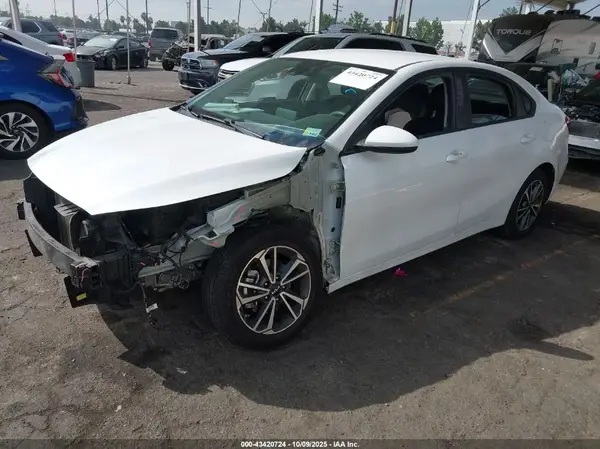 3KPF24AD4NE503672 2022 KIA FORTE - Image 2