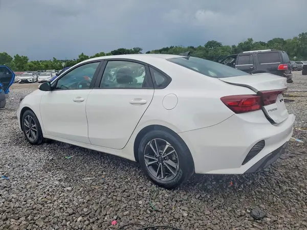 3KPF24AD4NE503901 2022 KIA FORTE - Image 2