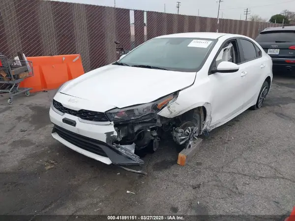 3KPF24AD4PE508180 2023 KIA FORTE - Image 2