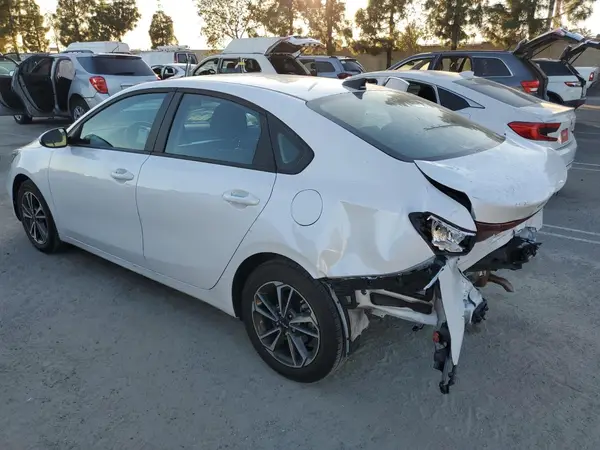 3KPF24AD4PE508230 2023 KIA FORTE - Image 2