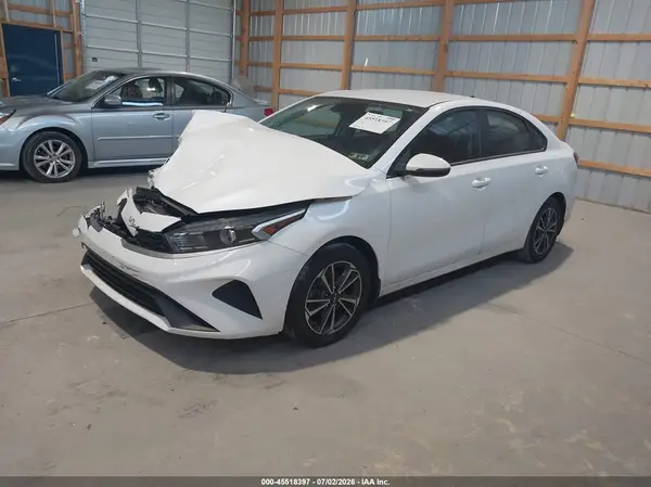 3KPF24AD4PE516120 2023 KIA FORTE - Image 2