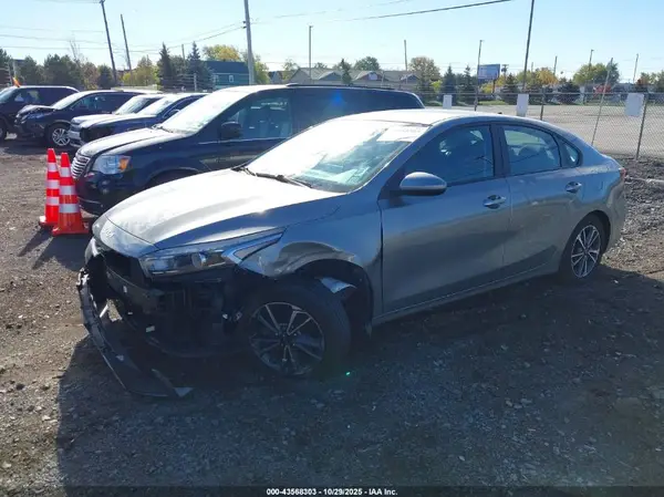3KPF24AD4PE517770 2023 KIA FORTE - Image 2