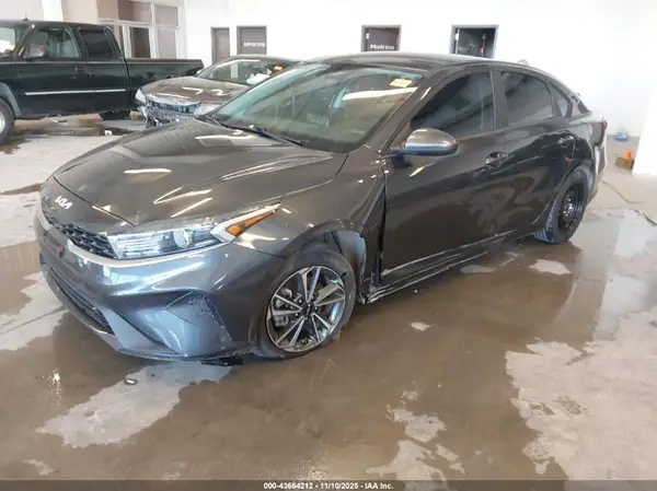 3KPF24AD4PE518398 2023 KIA FORTE - Image 2