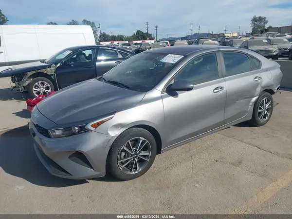 3KPF24AD4PE520233 2023 KIA FORTE - Image 2