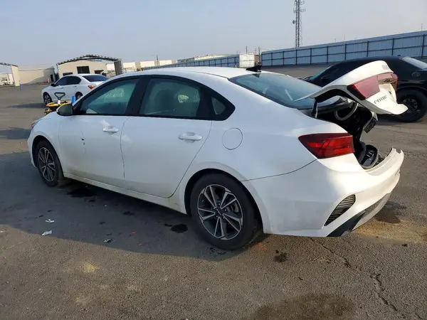 3KPF24AD4PE525870 2023 KIA FORTE - Image 2