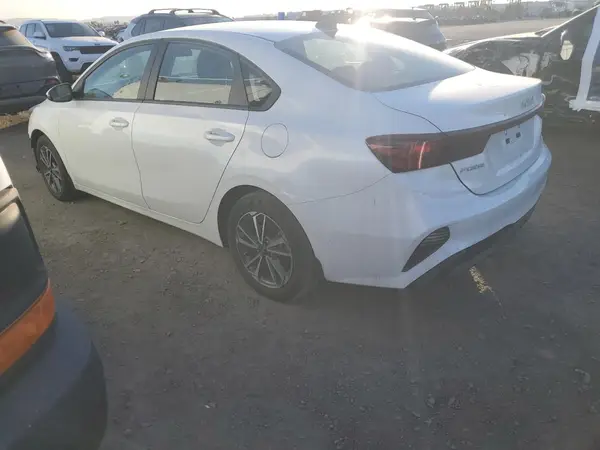 3KPF24AD4PE526842 2023 KIA FORTE - Image 2