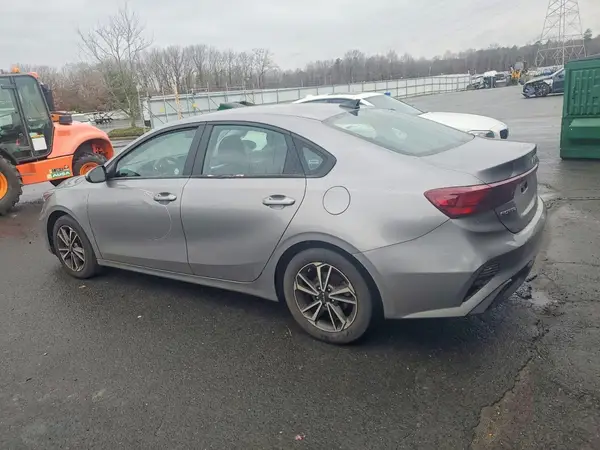3KPF24AD4PE527229 2023 KIA FORTE - Image 2