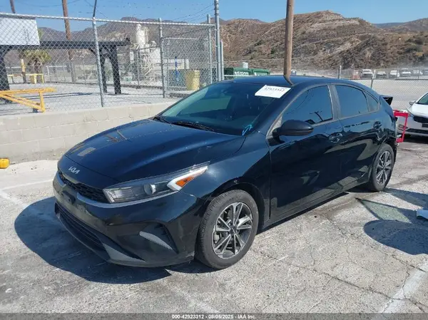 3KPF24AD4PE529112 2023 KIA FORTE - Image 2