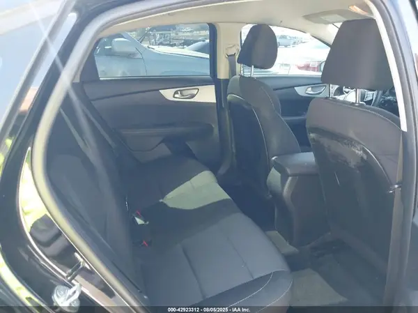 3KPF24AD4PE529112 2023 KIA FORTE - Image 8