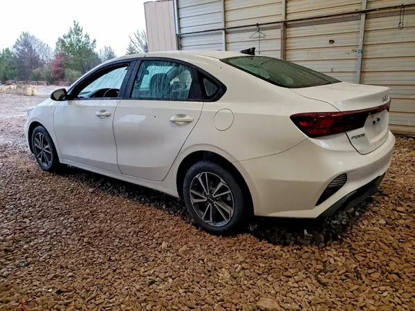 3KPF24AD4PE545164 2023 KIA FORTE - Image 2