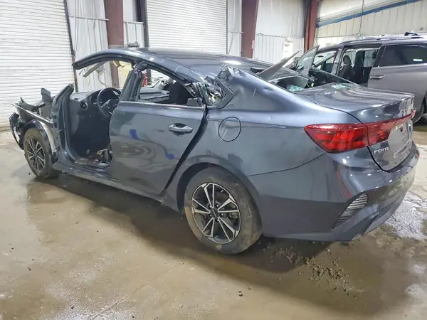 3KPF24AD4PE547318 2023 KIA FORTE - Image 2