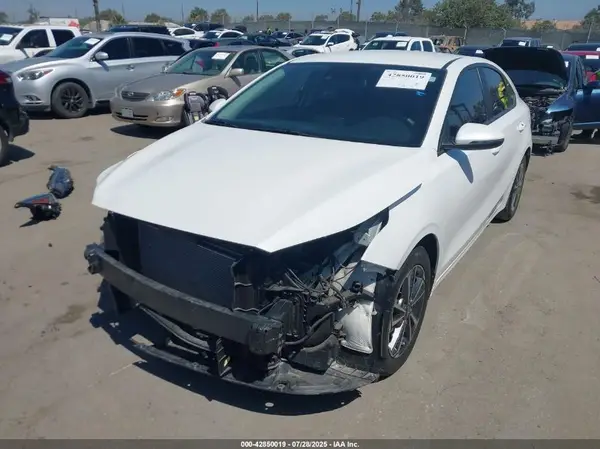 3KPF24AD4PE547965 2023 KIA FORTE - Image 2