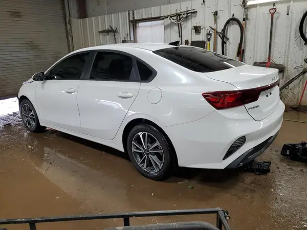 3KPF24AD4PE549117 2023 KIA FORTE - Image 2