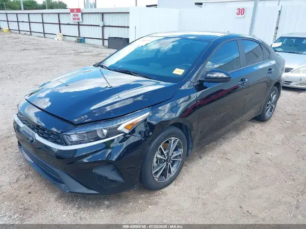3KPF24AD4PE550848 2023 KIA FORTE - Image 2
