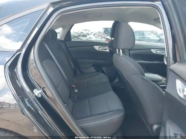 3KPF24AD4PE550848 2023 KIA FORTE - Image 8
