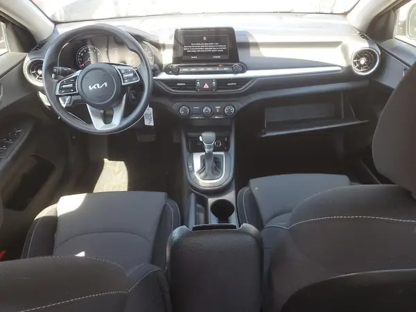 3KPF24AD4PE555208 2023 KIA FORTE - Image 8