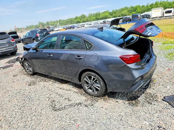 3KPF24AD4PE555791 2023 KIA FORTE - Image 2