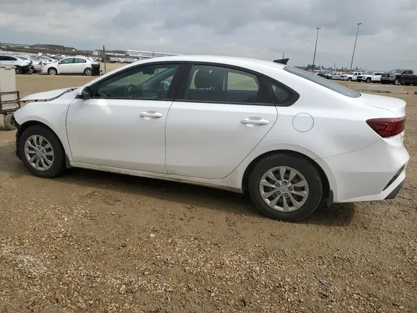 3KPF24AD4PE557976 2023 KIA FORTE - Image 2