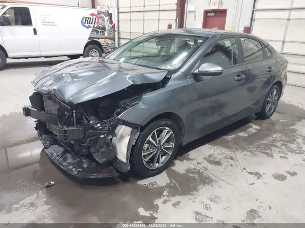 3KPF24AD4PE562725 2023 KIA FORTE - Image 2