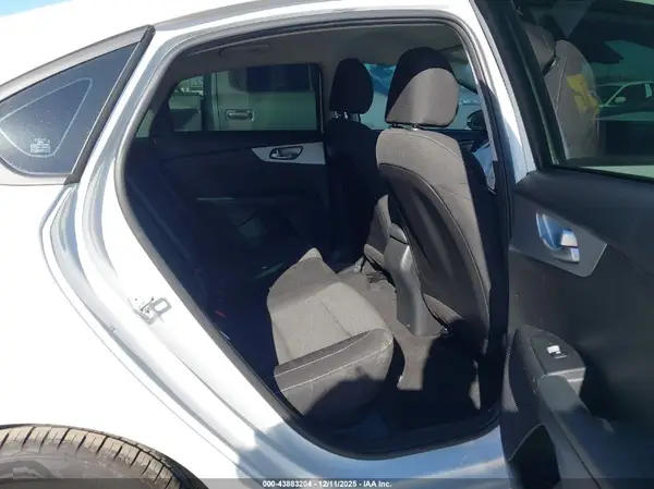 3KPF24AD4PE563924 2023 KIA FORTE - Image 8