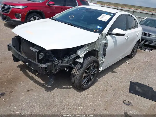 3KPF24AD4PE563941 2023 KIA FORTE - Image 2