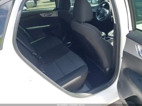 3KPF24AD4PE563941 2023 KIA FORTE - Image 8
