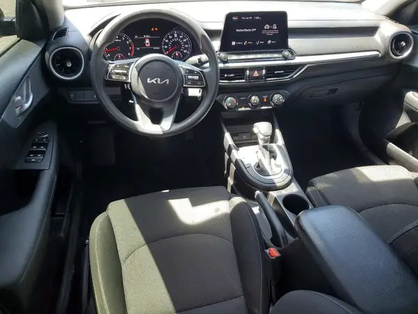 3KPF24AD4PE565625 2023 KIA FORTE - Image 8