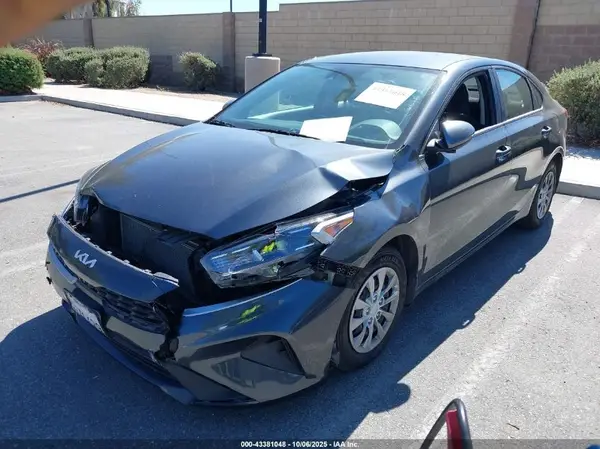 3KPF24AD4PE565723 2023 KIA FORTE - Image 2