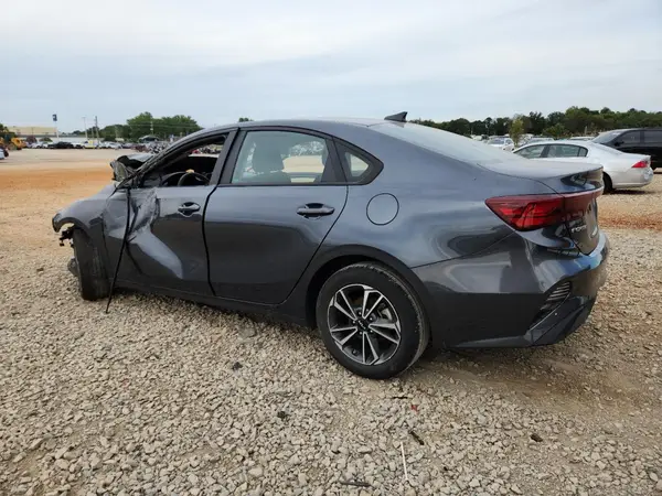 3KPF24AD4PE568072 2023 KIA FORTE - Image 2
