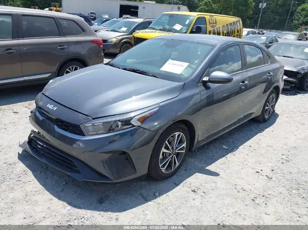 3KPF24AD4PE571845 2023 KIA FORTE - Image 2