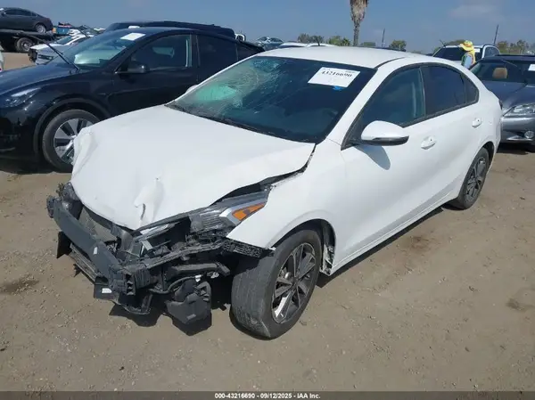 3KPF24AD4PE575877 2023 KIA FORTE - Image 2