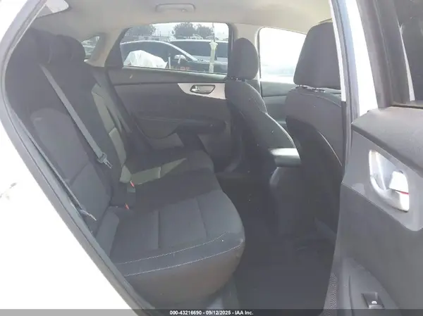 3KPF24AD4PE575877 2023 KIA FORTE - Image 8
