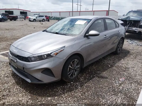 3KPF24AD4PE577094 2023 KIA FORTE - Image 2