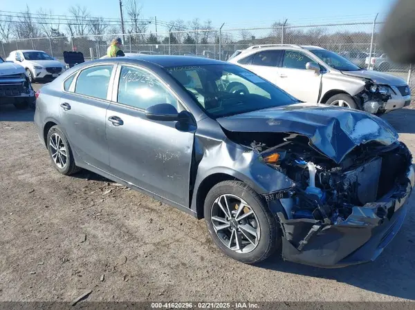 3KPF24AD4PE580755 2023 KIA FORTE - Image 1