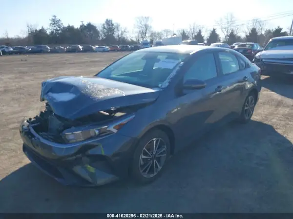 3KPF24AD4PE580755 2023 KIA FORTE - Image 2