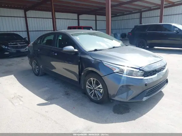 3KPF24AD4PE584949 2023 KIA FORTE - Image 1
