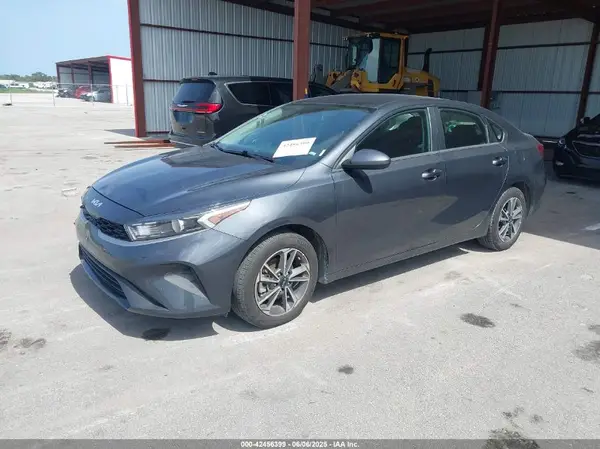 3KPF24AD4PE584949 2023 KIA FORTE - Image 2